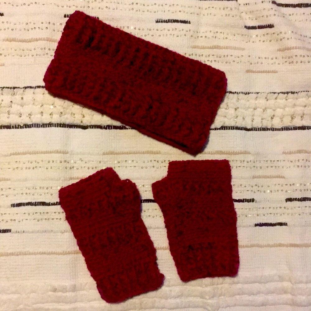 🌸3/$10🌸 Handmade gloves and headband set
